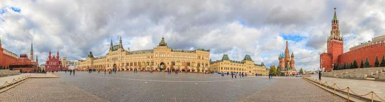 panorama da praça vermelha em moscou durante o dia foto