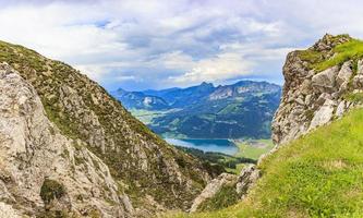 vista do haldensee da direção do krinnenspitze foto