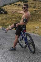 extremo mountain bike esporte atleta homem andar ao ar livre estilo de vida foto