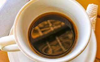 xícara de café preto americano no restaurante méxico. foto