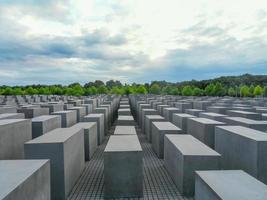 memorial aos judeus assassinados da europa foto