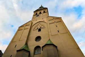 a igreja de são pedro é uma igreja paroquial católica romana no centro da cidade de munique, sul da alemanha. foto