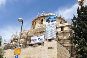 jerusalém - 5 de abril de 2008 - fachada da sinagoga hurva em jerusalém em construção. A sinagoga de Hurva foi fundada no início do século XVIII e, tendo sido destruída, foi reconstruída. foto