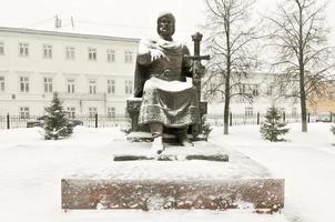 monumento yuri dolgorukiy em kostroma, rússia no inverno de 2022 foto