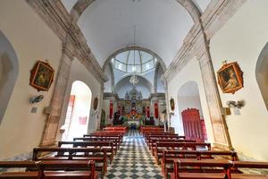 campeche, méxico - 25 de maio de 2021 - catedral de san francisco de campeche perto da praça da independência em campeche, méxico. foto