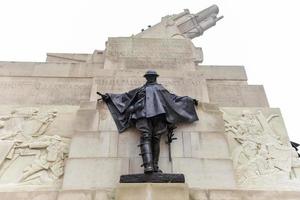 memorial de artilharia real - memorial de pedra em hyde park corner em londres, dedicado às vítimas do regimento real de artilharia na primeira guerra mundial, 2022 foto