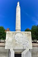 monumento verrazzano e monumento da primeira guerra mundial no parque memorial em providence, rhode island, 2022 foto