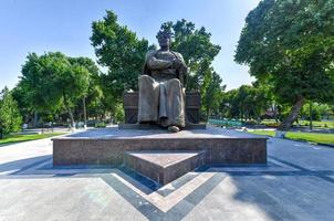 estátua de tamerlane na cidade de samarcanda, república do uzbequistão, 2022 foto