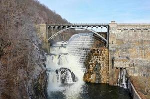 croton gorge park na base da nova barragem de croton em westchester, nova york foto