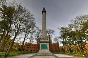 monumento a henry hudson dedicado em 6 de janeiro de 1938 no parque henry hudson no bairro spuyten devil do bronx, nova york. foto