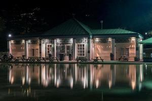 a lagoa do sapo no comum de boston em uma noite de verão. foto