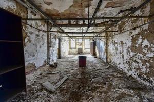 o abandonado hospital de imigrantes de Ellis Island. foi o primeiro hospital público de saúde dos estados unidos, inaugurado em 1902 e funcionando como hospital até 1930. foto