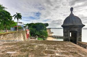 old san juan, costa de puerto rico no paseo de la princesa da plaza de la rogativa. foto