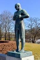 escultura no parque vigeland em oslo, noruega, 2022 foto