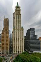 cidade de nova york - 13 de junho de 2021 - vista aérea panorâmica dos arranha-céus da baixa manhattan na cidade de nova york. foto