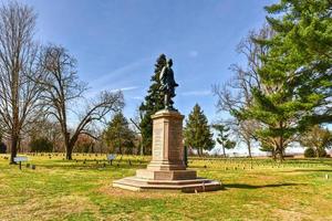 canhões em um campo de batalha em fredericksburg, virginia foto