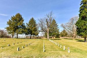 canhões em um campo de batalha em fredericksburg, virginia foto