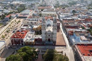 catedral de san francisco de campeche perto da praça da independência em campeche, méxico. foto