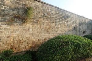 parede de uma antiga fortaleza no norte de israel. foto