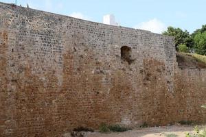 parede de uma antiga fortaleza no norte de israel. foto