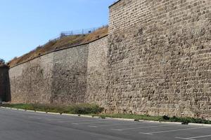 parede de uma antiga fortaleza no norte de israel. foto