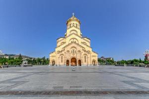 a catedral da santíssima trindade em tbilisi, georgia foto