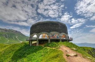 monumento à amizade entre os países da geórgia e da rússia, construído em 1983 para comemorar o bicentenário do tratado de georgievsk, 2022 foto