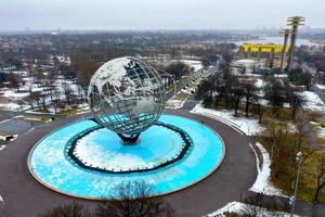 rainhas, nova york - 10 de março de 2019 - o icônico unisphere in flushing meadows corona pk. em rainhas. a estrutura de 12 andares foi encomendada para a feira mundial de nyc de 1964. foto