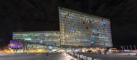 sala de concertos harpa em reykjavik, islândia, 2022 foto