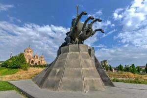 monumento ao comandante andranik ozanyan em yerevan, armênia, 2022 foto