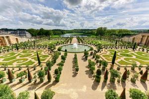 jardins do famoso palácio de versalhes na frança. foto