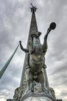 são jorge matando um dragão pelo obelisco da colina poklonnaya, moscou, 2022 foto