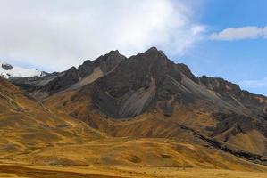 vista ao longo da estrada cusco-puno, peru foto