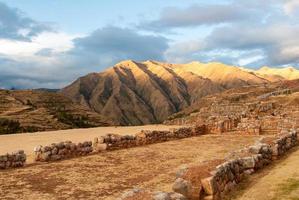 ruínas do palácio inca em chinchero, cuzco, peru foto