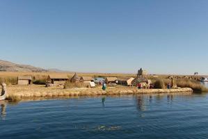 cenário ao redor do lago titicaca, peru foto