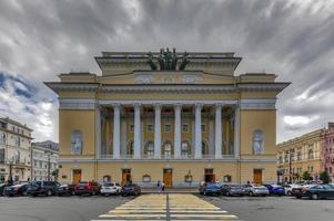 são petersburgo, rússia - 3 de julho de 2018 - teatro alexandrinsky em st. petersburg, um dos mais antigos teatros de drama da rússia. foto