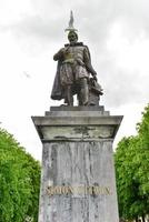 estátua de bronze de simon stevin, matemático e físico, bruges, bélgica foto