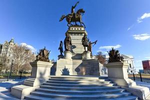 washington monumento marco histórico capital square richmond virginia foto