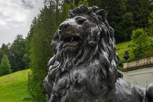 ettal, alemanha - 5 de julho de 2021 - palácio linderhof na baviera, alemanha, um dos castelos do antigo rei ludwig ii. foto