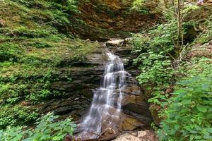 Cachoeira no Ricketts Glen State Park, Pensilvânia. foto