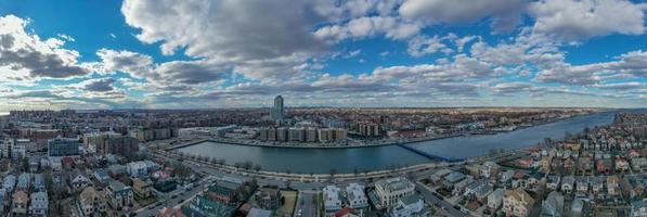 Vista aérea panorâmica do bairro de Sheepshead Bay em Brooklyn, Nova York. foto