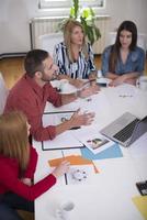 pessoas de negócios reunião discussão de conferência conceito corporativo foto