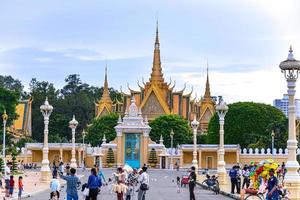 Phnom Penh, Camboja - 08 de agosto de 2017. o palácio real em phnom penh. Phnom Penh é a capital do Camboja. foto