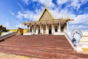 pavilhão chanchhaya do palácio real em phnom penh, camboja. foto