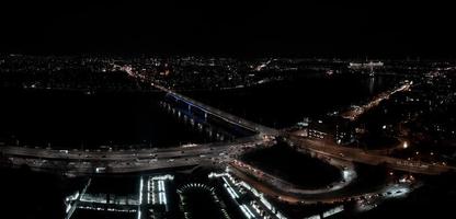 visão aérea noturna do centro da cidade de Varsóvia, Polônia. foto