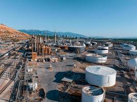 vista aérea das refinarias de petróleo de Salt Lake City. queima de carvão produzindo energia. foto