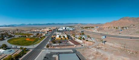 West Wendover Nevada com vista para Bonneville Salt Flats foto