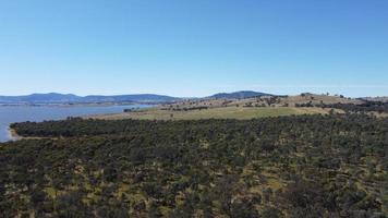 a foto do ponto de vista do drone aéreo na reserva de águas de bowna é um parque natural na costa do lago hume, local popular de lançamento de barcos em albury, nsw, austrália.