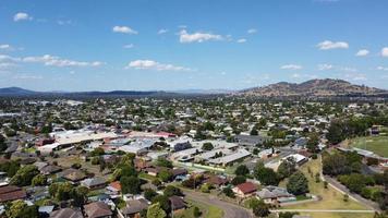 a fotografia aérea do ponto de vista do drone da vista aérea de uma casa residencial em wodonga é uma cidade no lado vitoriano da fronteira com new south wale, austrália. foto