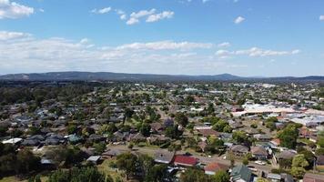 a fotografia aérea do ponto de vista do drone da vista aérea de uma casa residencial em wodonga é uma cidade no lado vitoriano da fronteira com new south wale, austrália. foto